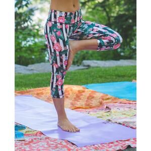 Lululemon Athletica 8 Wunder Under Crop Full-On Luxtreme Palm Play Floral Stripe